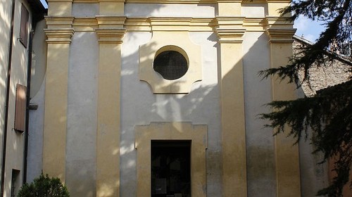 La facciata della chiesa di Sant'Eufemia, ingresso della Domus dei Tappeti di Pietra