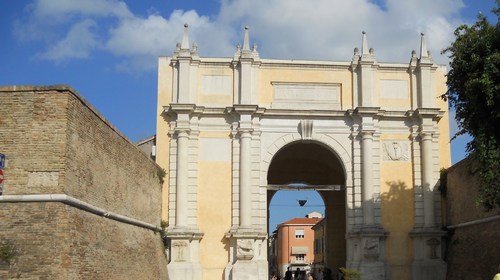 Porta Adriana