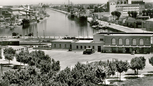 Stazione ferroviaria e porto, cartolina, Fondo Gambi (copyright Biblioteca Classense)