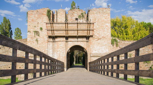 L'ingresso della Rocca Brancaleone