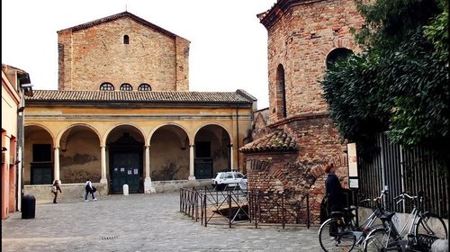 La piazzetta degli Ariani