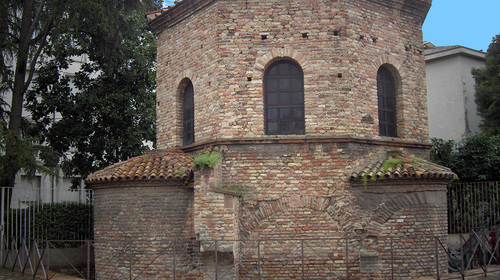 Il Battistero degli Ariani