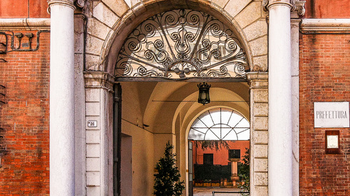 Ingresso del Palazzo della Prefettura