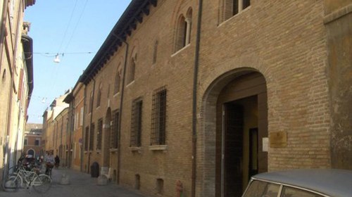 La facciata di Casa Traversari